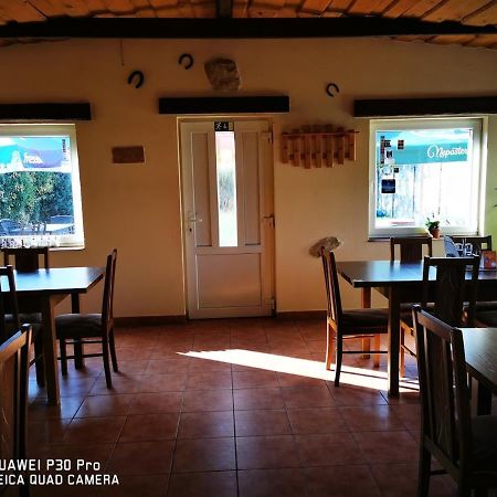 Restaurace A Penzion U Jessyho Perná Exterior foto