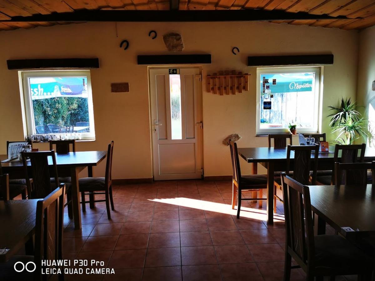 Restaurace A Penzion U Jessyho Perná Exterior foto